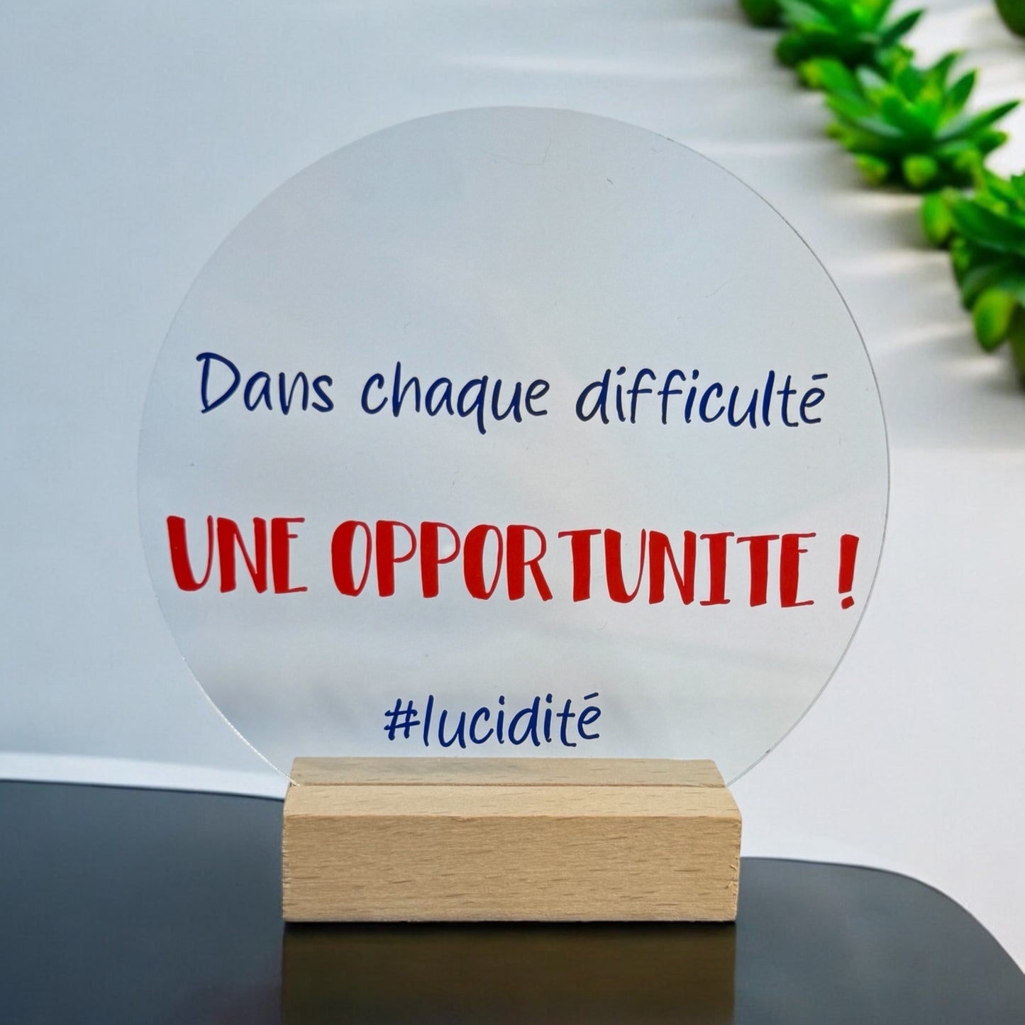 Présentoir en bois avec citation personnalisée