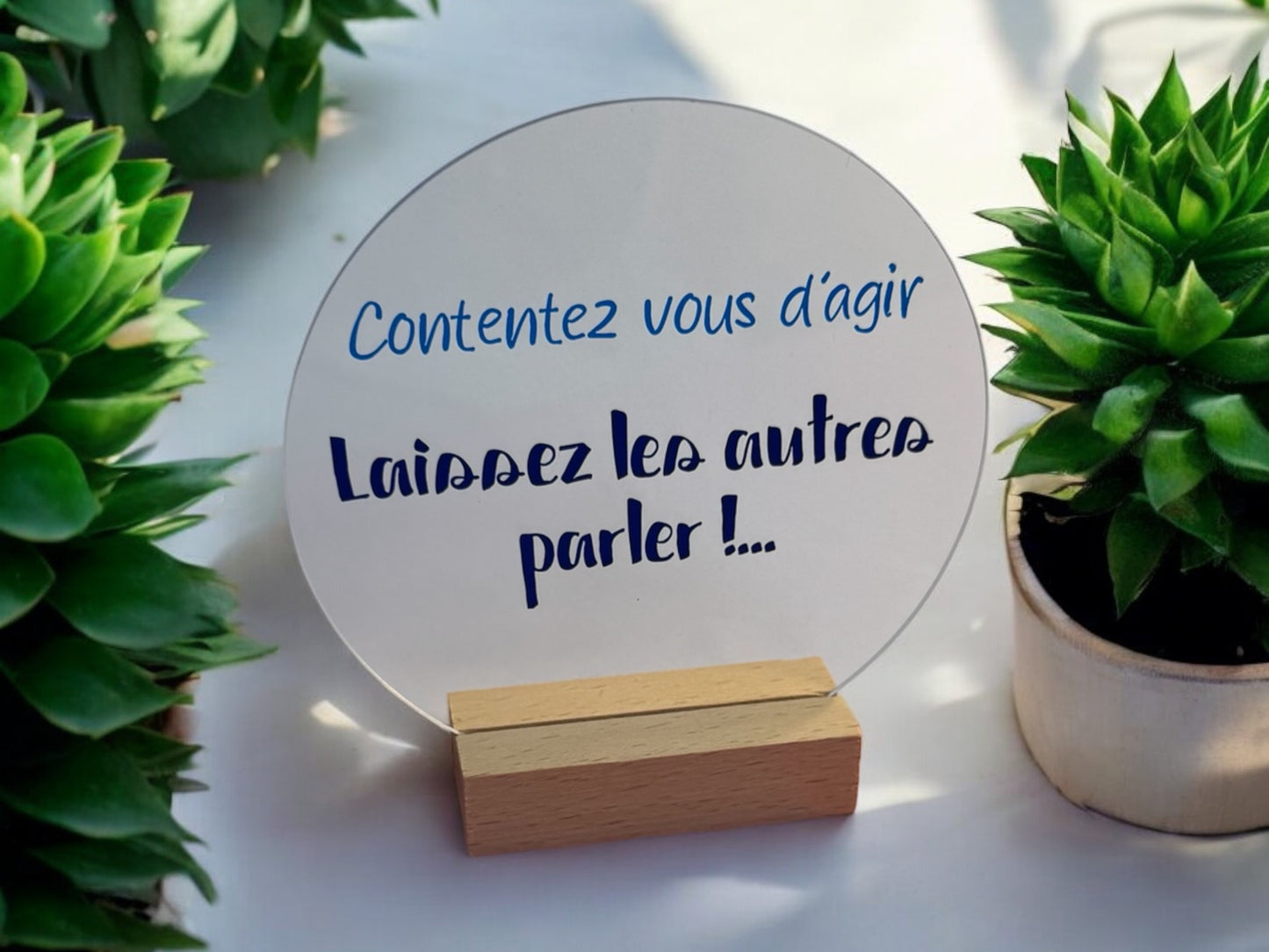 Présentoir en bois avec citation personnalisée